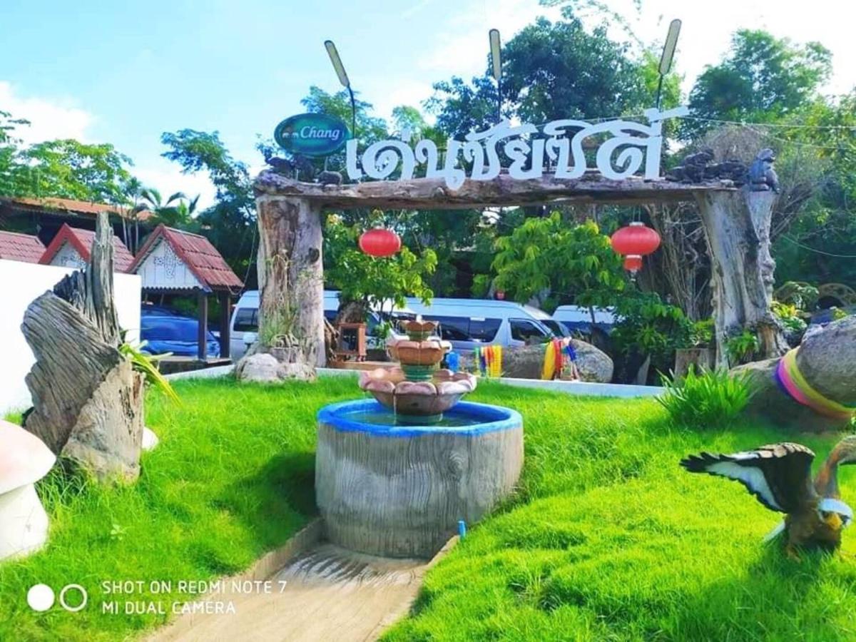Denchai City Resort เด่นชัยซิตี้ รีสอร์ท Phrae Bagian luar foto