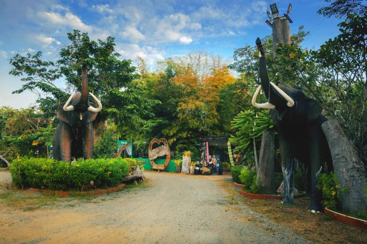 Denchai City Resort เด่นชัยซิตี้ รีสอร์ท Phrae Bagian luar foto