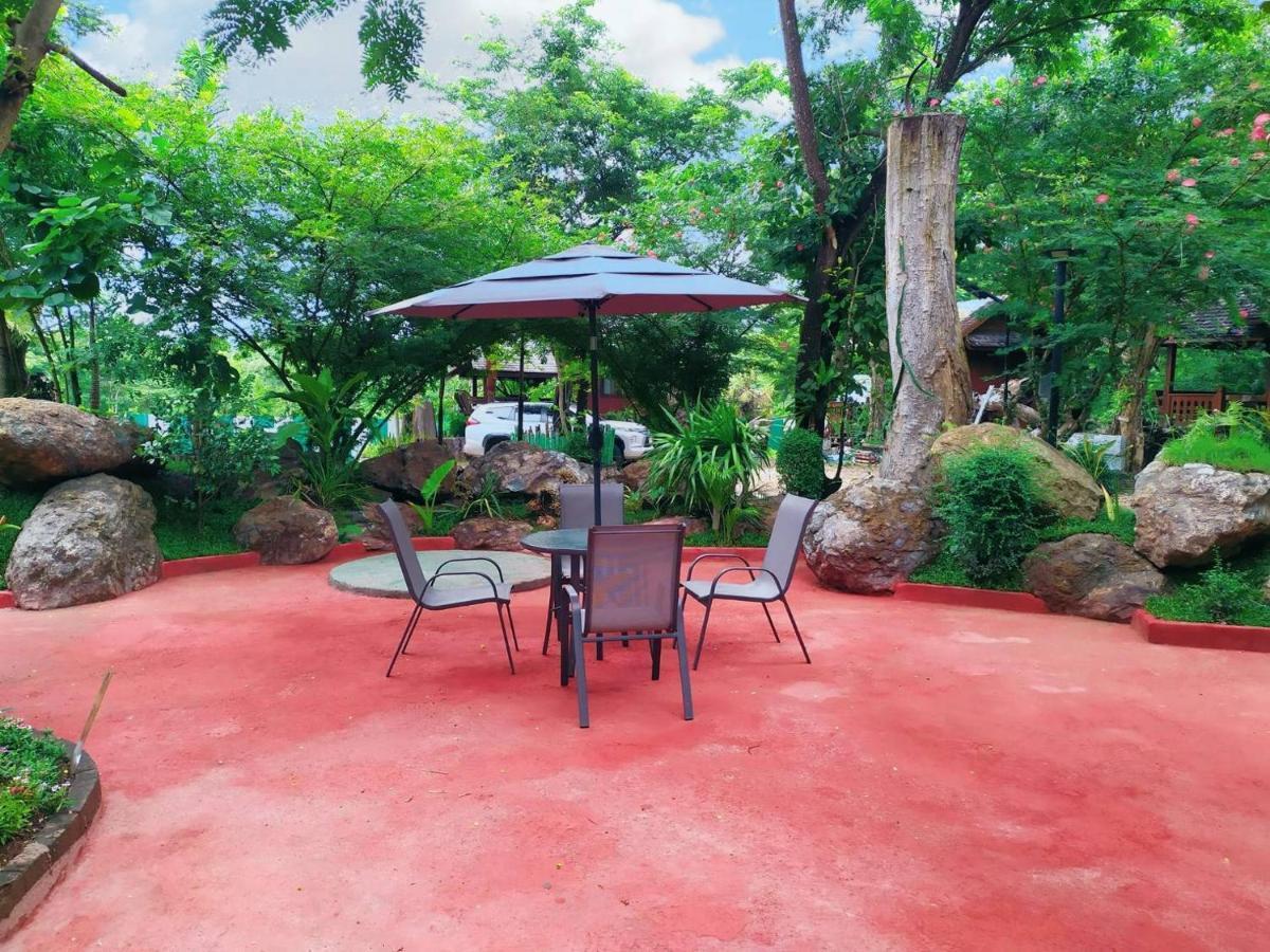 Denchai City Resort เด่นชัยซิตี้ รีสอร์ท Phrae Bagian luar foto